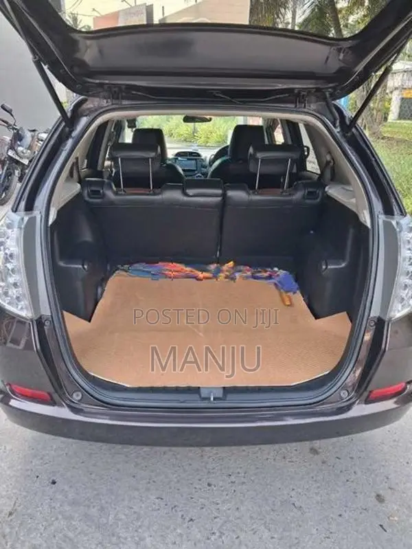 Honda Fit Shuttle 2012