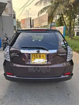 Honda Fit Shuttle 2012