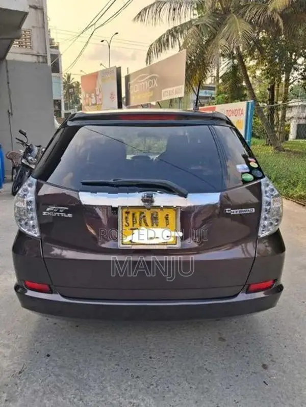 Honda Fit Shuttle 2012