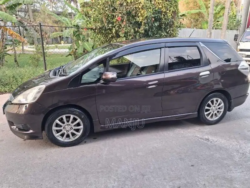 Honda Fit Shuttle 2012