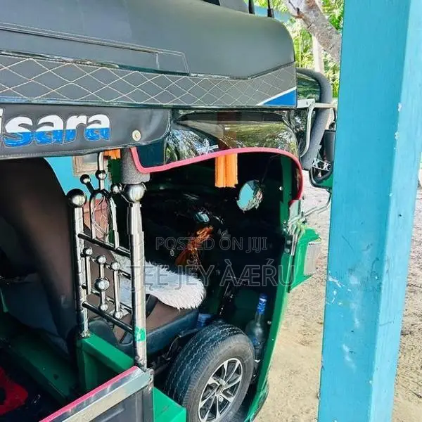 Bajaj RE 2013