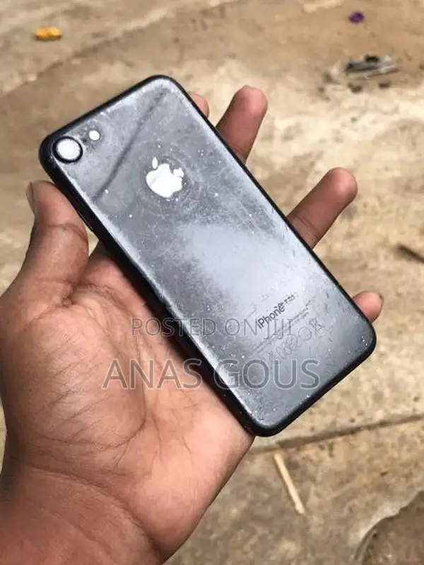 Apple iPhone 7 (Used)