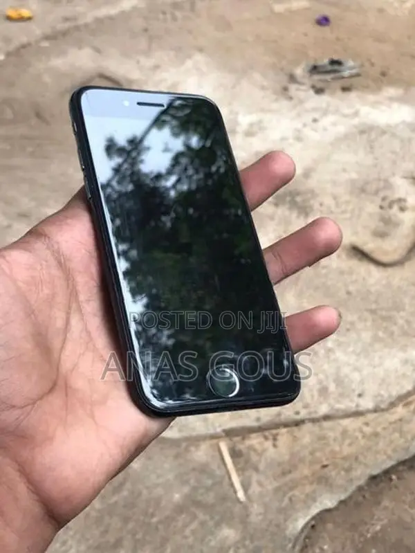 Apple iPhone 7 (Used)