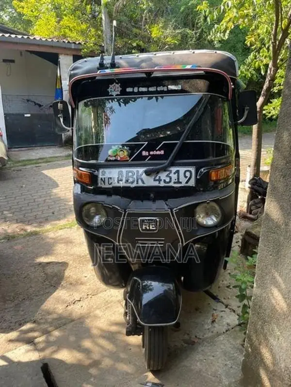 Bajaj RE 2016