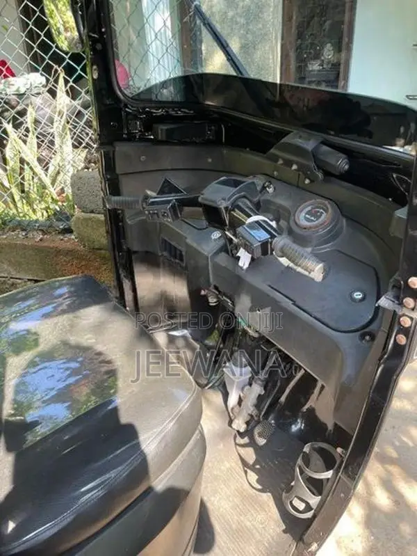 Bajaj RE 2016