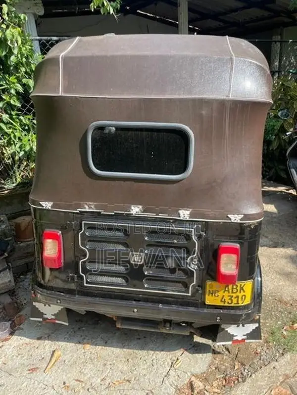 Bajaj RE 2016
