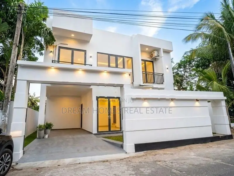 නගරයට ලගම නවීන නිවසක් විකිණීමට - පිලියන්දල