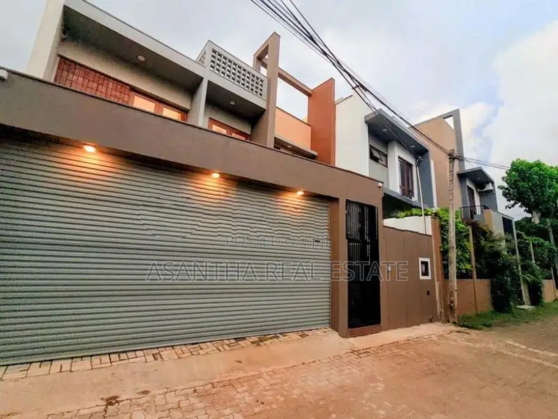 BRAND NEW ARCHITECT-DESIGNED MODERN LUXURY RESIDENCE IN DEHIWELA