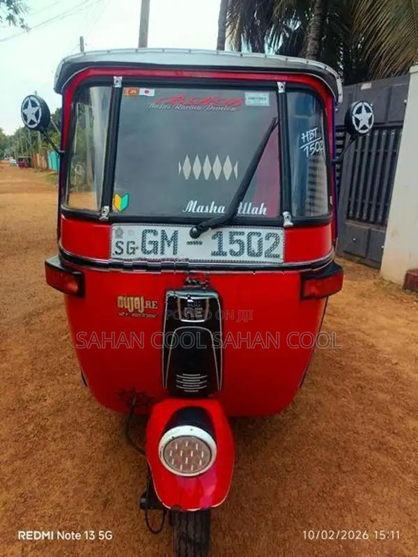 Bajaj RE 2002