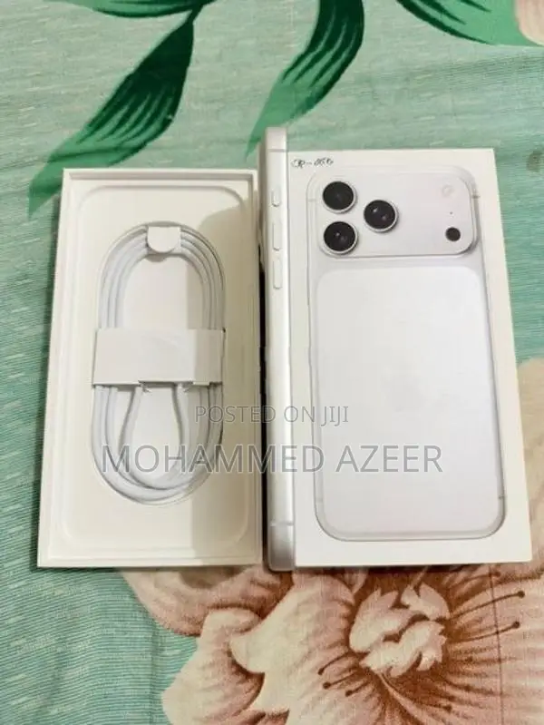 Apple iPhone 17 Pro Max 256GB Silver (Used)