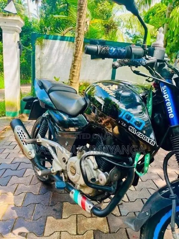 Bajaj Pulsar 180 2012