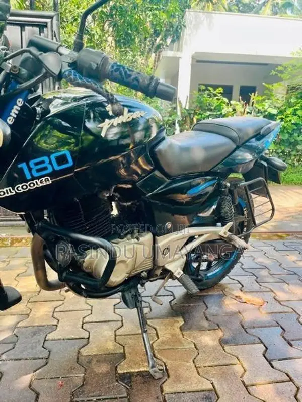 Bajaj Pulsar 180 2012