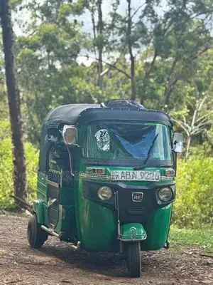 Bajaj RE 2016