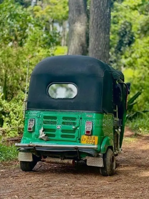 Bajaj RE 2016
