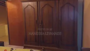 තේක්ක අල්මාරිය