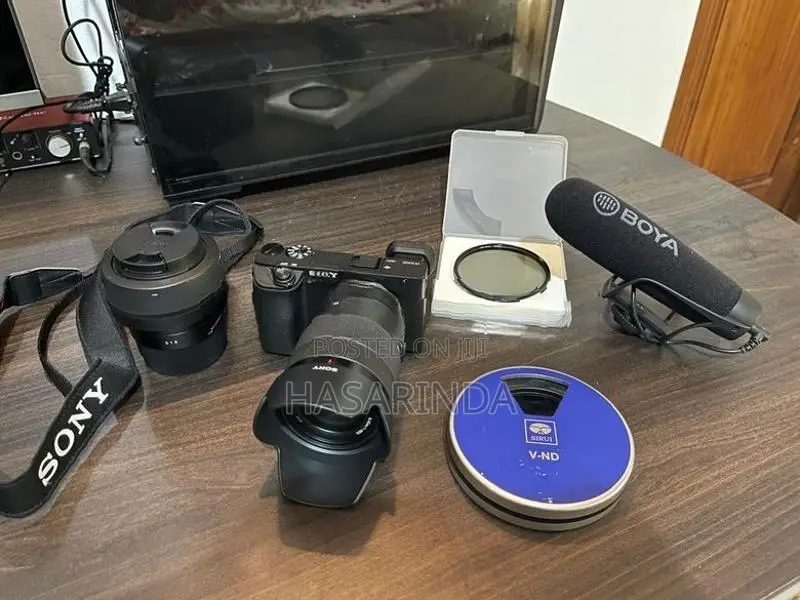 Sony A6400 Mirrorless Camera With Gimble Lens