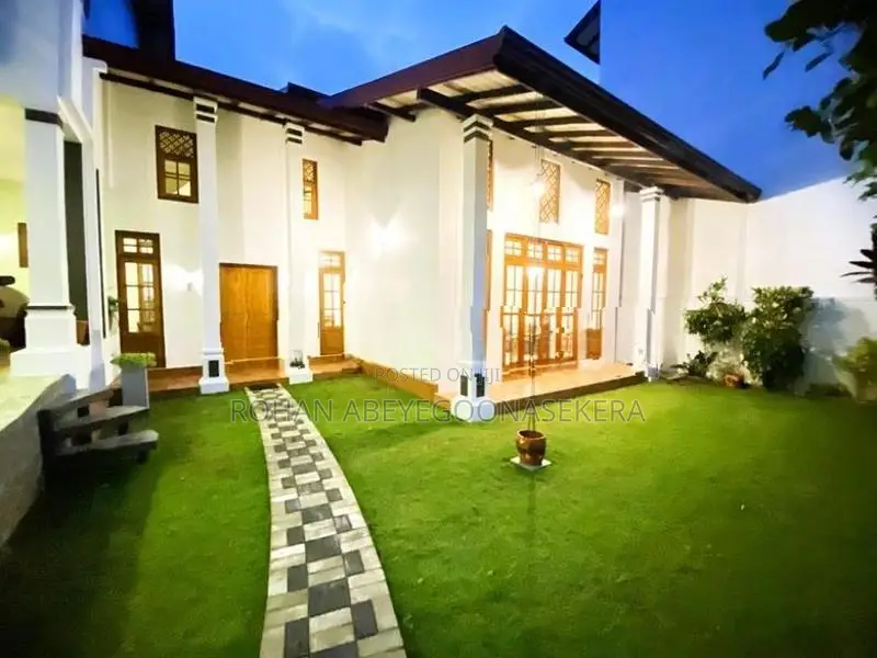 6 Bedroomed Spacious Luxury House In Kohuwala