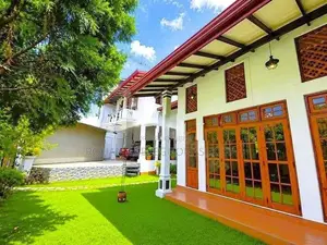 6 Bedroomed Spacious Luxury House In Kohuwala