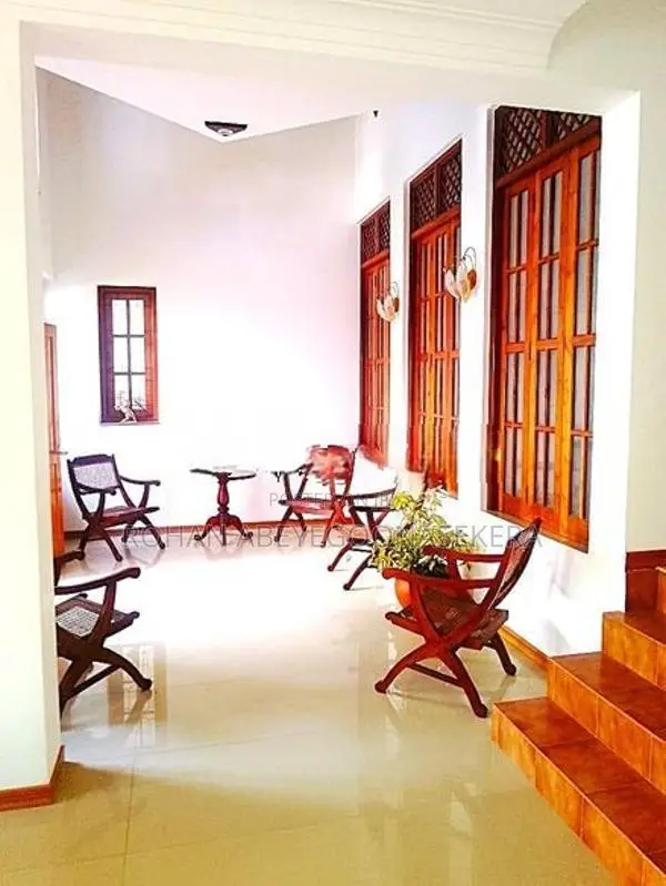 6 Bedroomed Spacious Luxury House In Kohuwala