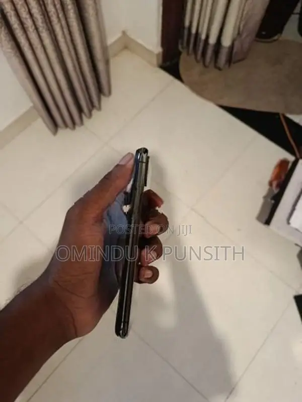 Apple iPhone X (Used)