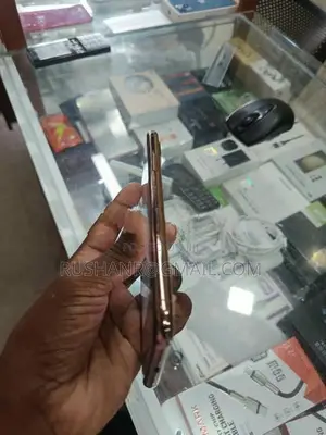 Apple iPhone XS (Used)