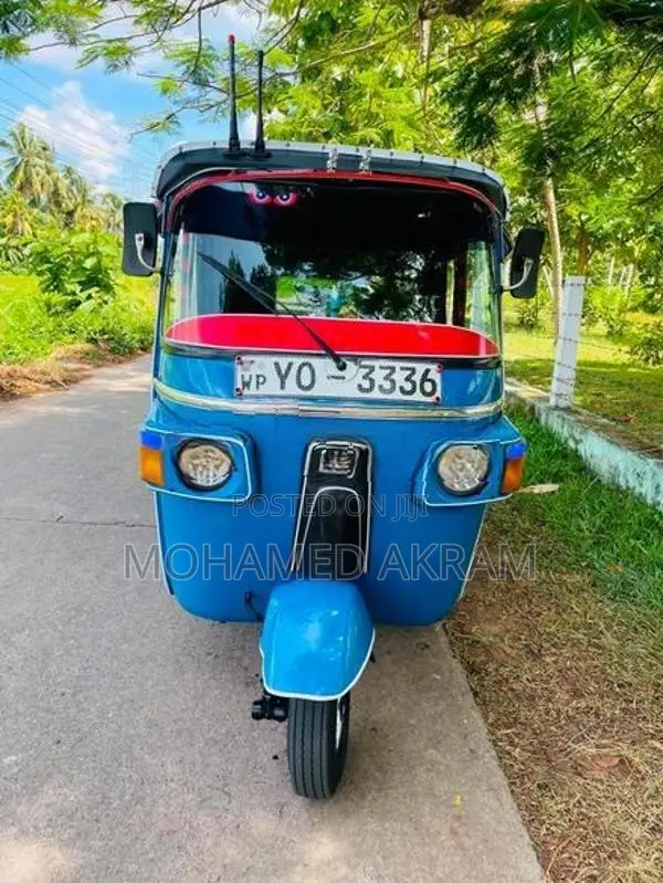 Bajaj RE Re205 2011
