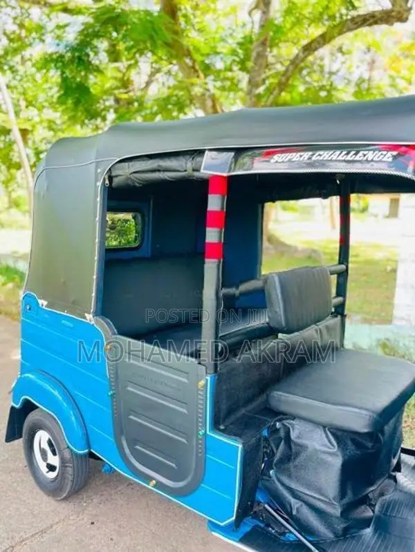 Bajaj RE Re205 2011