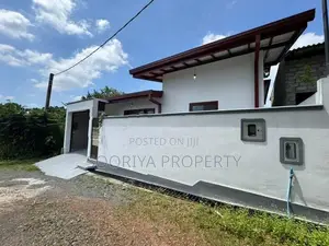 Kahathuduwa Near Highway Brand New House for Sale in Piliyandala