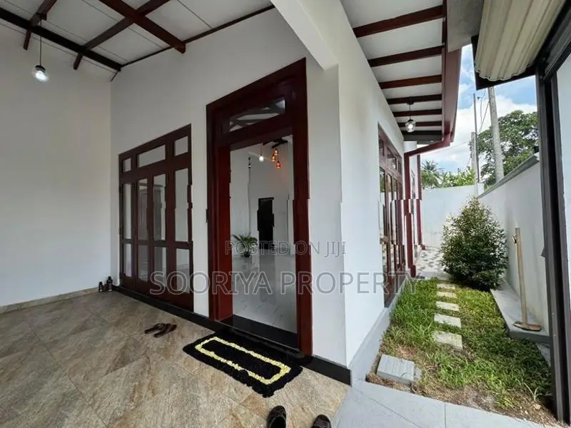 Kahathuduwa Near Highway Brand New House for Sale in Piliyandala