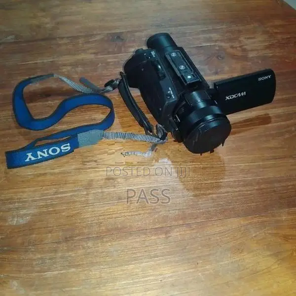 Sony PXW-X70 Professional XD Camera 4K - Digital Camcorder