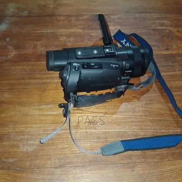 Sony PXW-X70 Professional XD Camera 4K - Digital Camcorder
