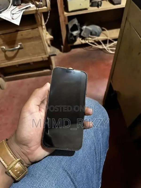Apple iPhone 16 Pro Max Dessert Titanium (Used)