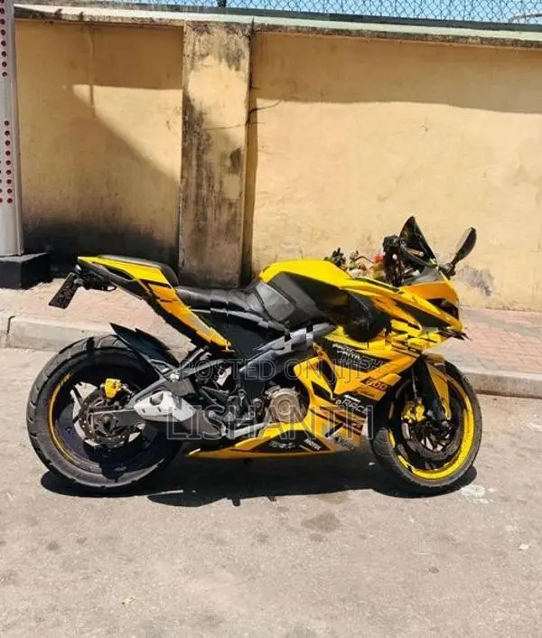 Bajaj Pulsar RS200 2016