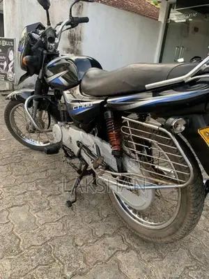 Bajaj CT100 2018