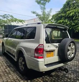 Mitsubishi Montero 2004