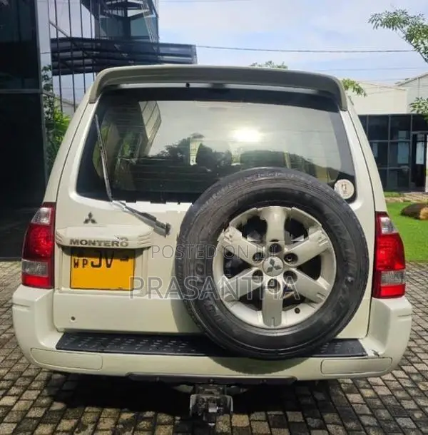 Mitsubishi Montero 2004