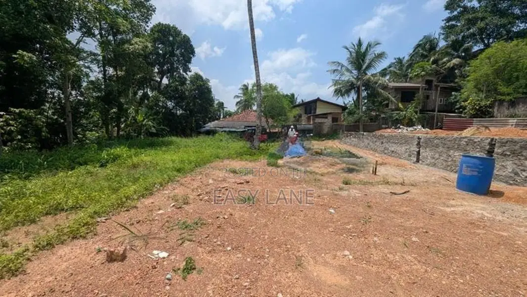 රාගම – බටුවත්ත දුම්රිය ස්ථානය අසලින්ඉඩම් කොටස් 2 යි