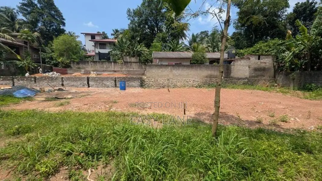 රාගම – බටුවත්ත දුම්රිය ස්ථානය අසලින්ඉඩම් කොටස් 2 යි