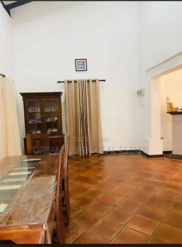 Unawatuna Villa For Rent ( RVR - 873 )