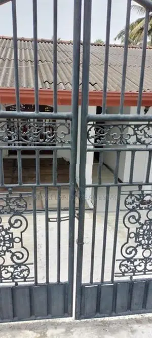 Singal story stand a lone house for rent maharagama