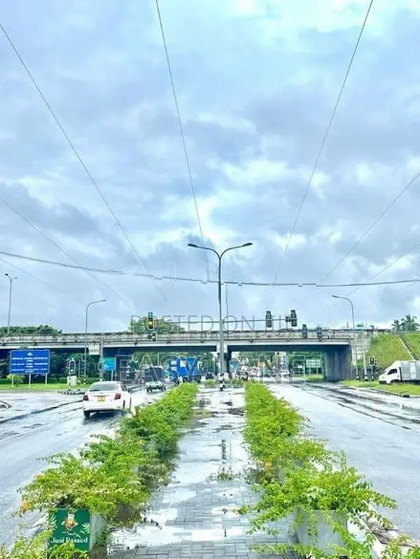 කොලඹ මීගමුව පාරට මුහුනලා කටුනායකින් පර්චස් 14.5 ක ඉඩම
