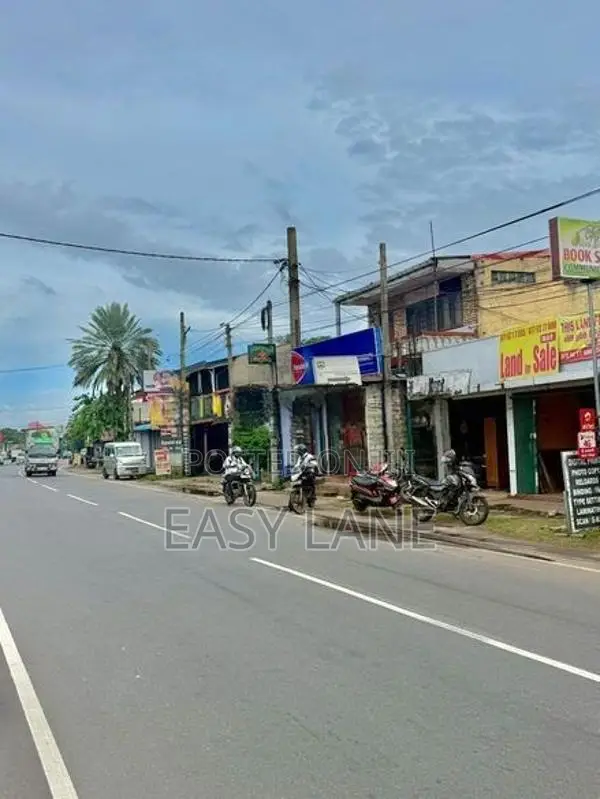 කොලඹ මීගමුව පාරට මුහුනලා කටුනායකින් පර්චස් 14.5 ක ඉඩම