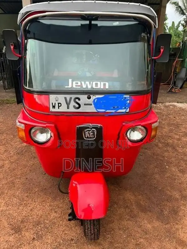 Bajaj RE 2011