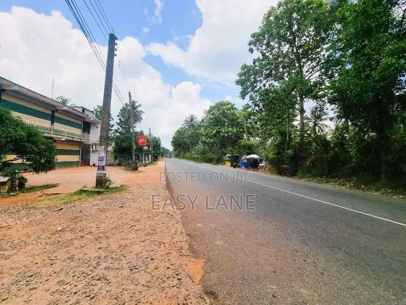 ලෝලුවාගොඩ Damro අසලින් වටිනා නේවාසික ඉඩමක් In Mirigama