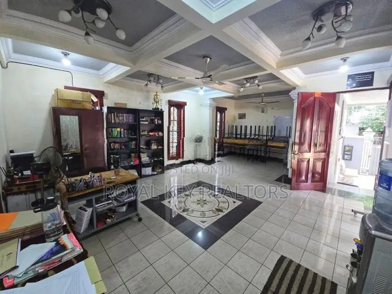 05 Bedroom -Unfurnished House For Sale In Colombo 06
