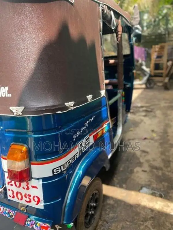 Bajaj RE 2000