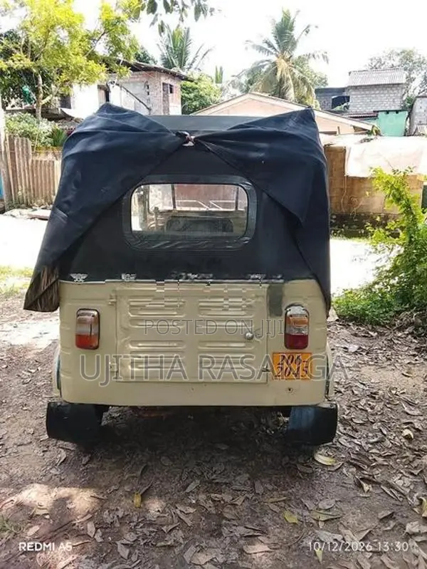 Bajaj 2000