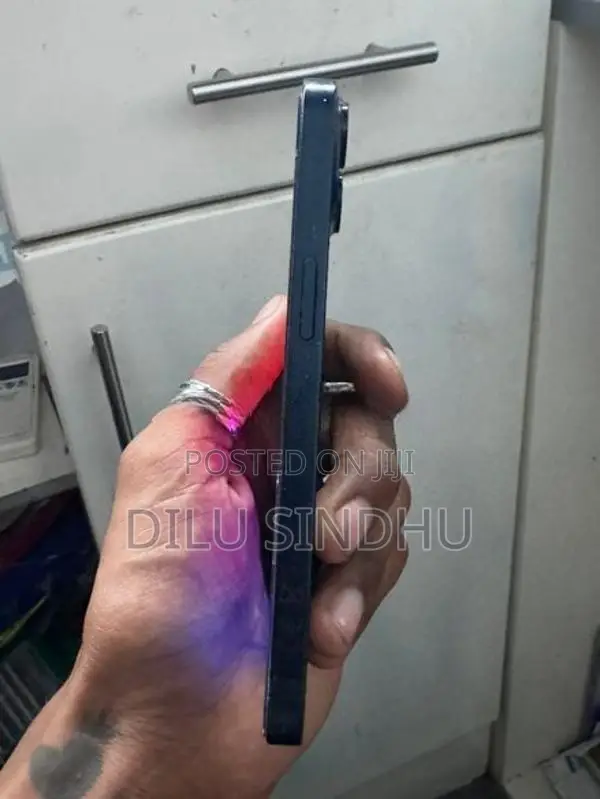 Apple iPhone 13 (Used)