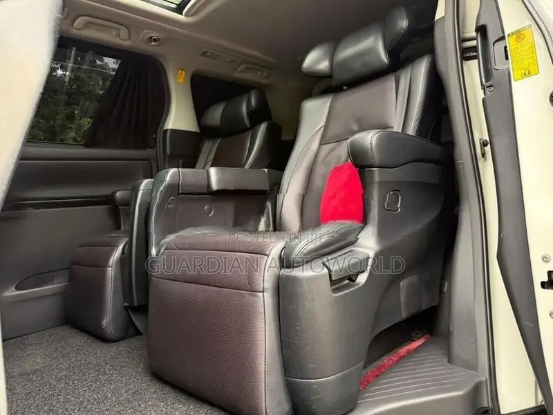 Toyota Alphard 2013