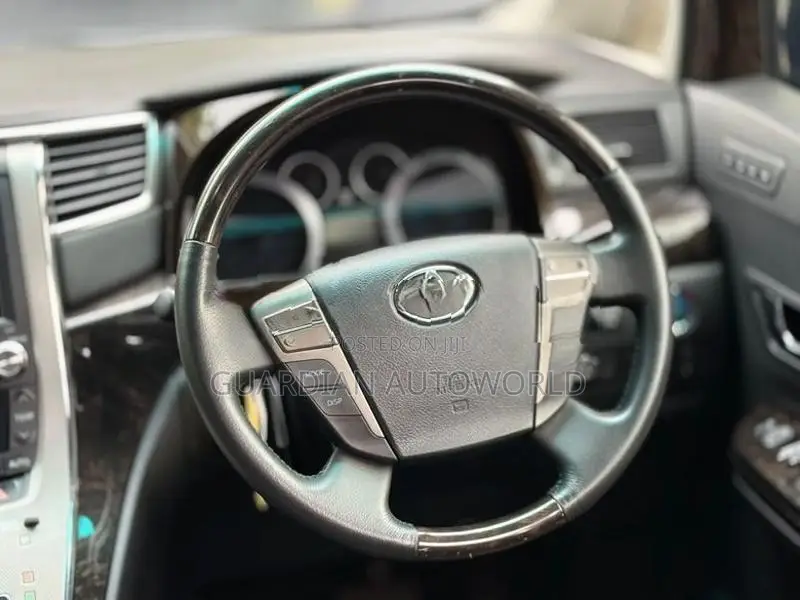 Toyota Alphard 2013